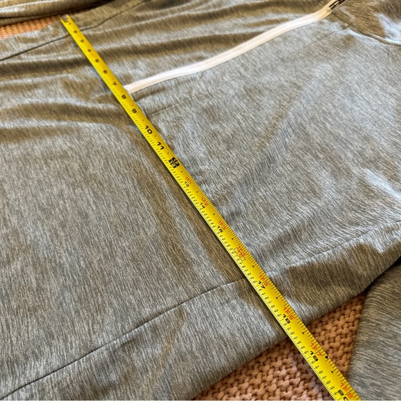 Under Armour Long Sleeve Dry Fit Zip Up Top Lightweight in Grey and White Size M - Picture 7 of 10